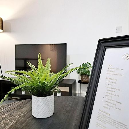Stylish 2 Bed Apartment With Free Parking, Wifi Colchester Exteriör bild